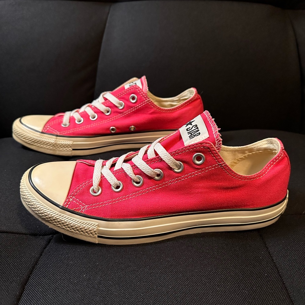 Hot Pink Converse All-Star Low Top sneakers shoes Women’s size 10 Mens Size 8